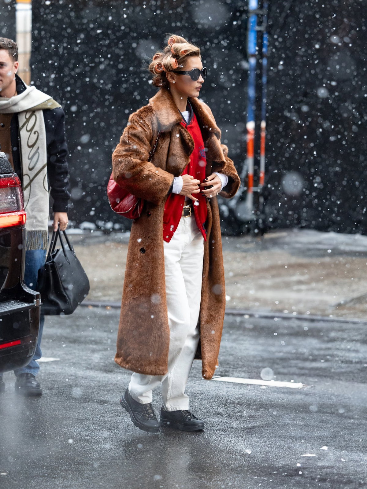 Bella Hadids Mango-Mantel ist das It-Piece des Winters 2026