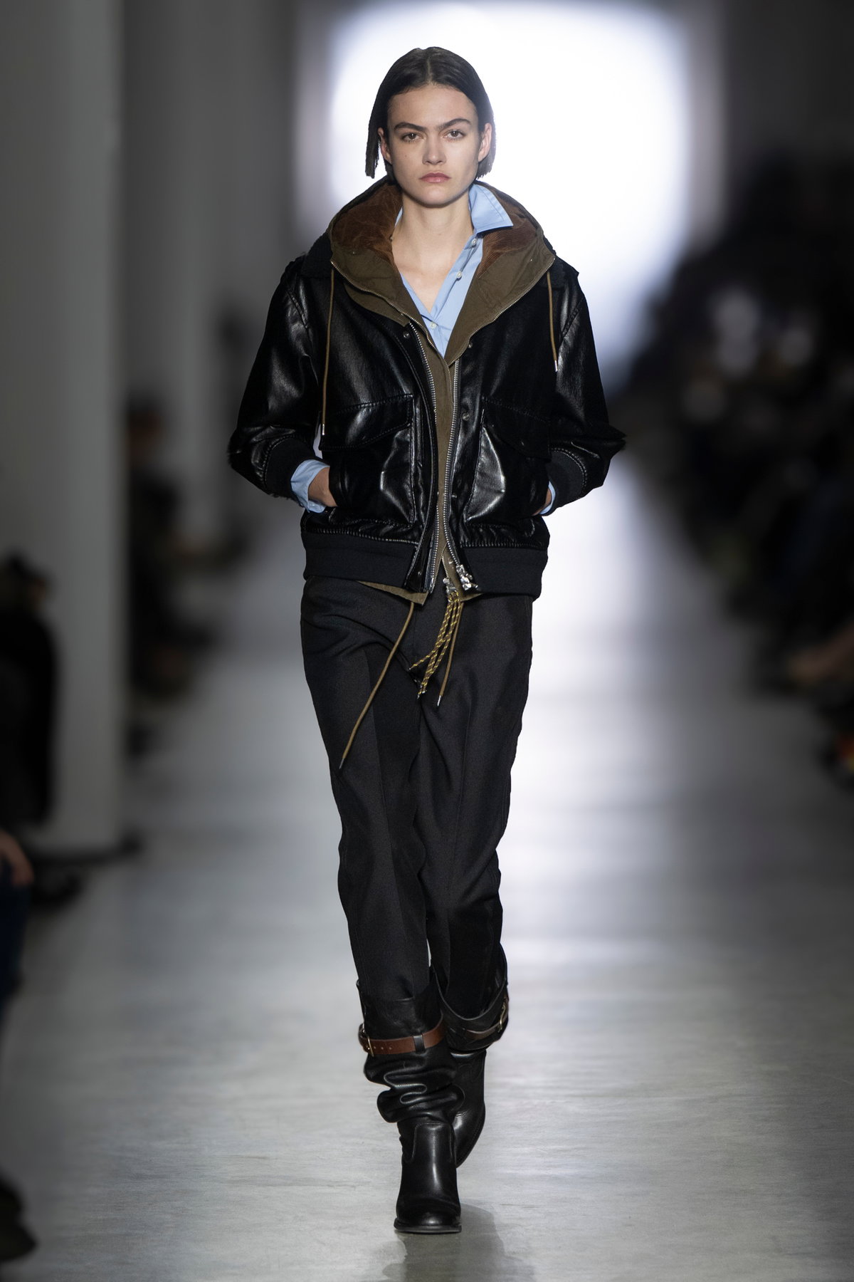 "Boot Tucking" ist der Hosen-Stiefel-Trend 2026, den Fashion Girls lieben