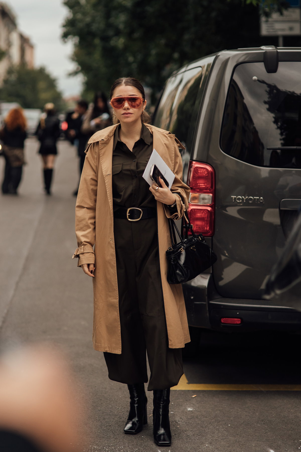 "Boot Tucking" ist der Hosen-Stiefel-Trend 2026, den Fashion Girls lieben