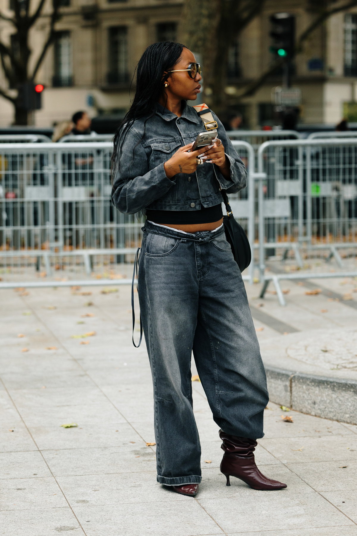 "Boot Tucking" ist der Hosen-Stiefel-Trend 2026, den Fashion Girls lieben