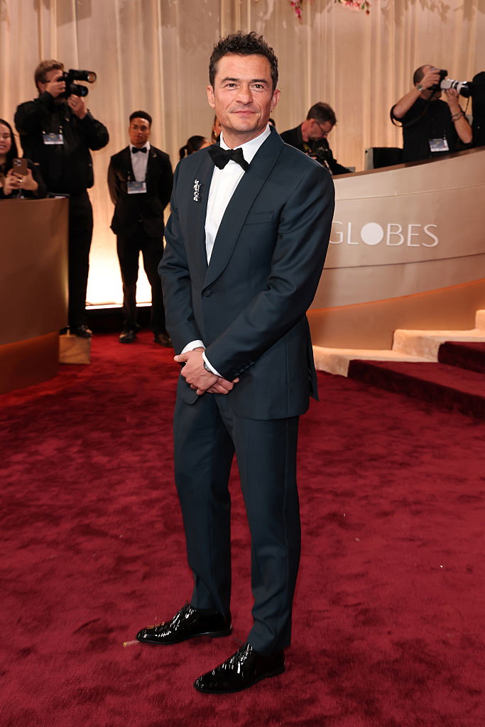 Orlando Bloom setzt auf einen klassischen Anzug.