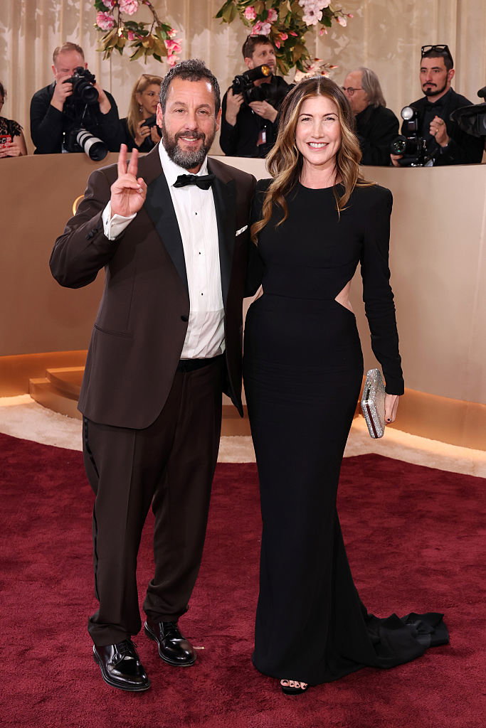 Adam Sandler und seine Frau Jackie bezaubern ebenfalls.