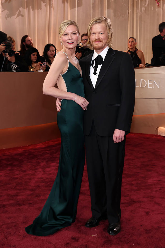 Kirsten Dunst (in Tom Ford) und Ehemann Jesse Plemons setzen auf feine Details.
