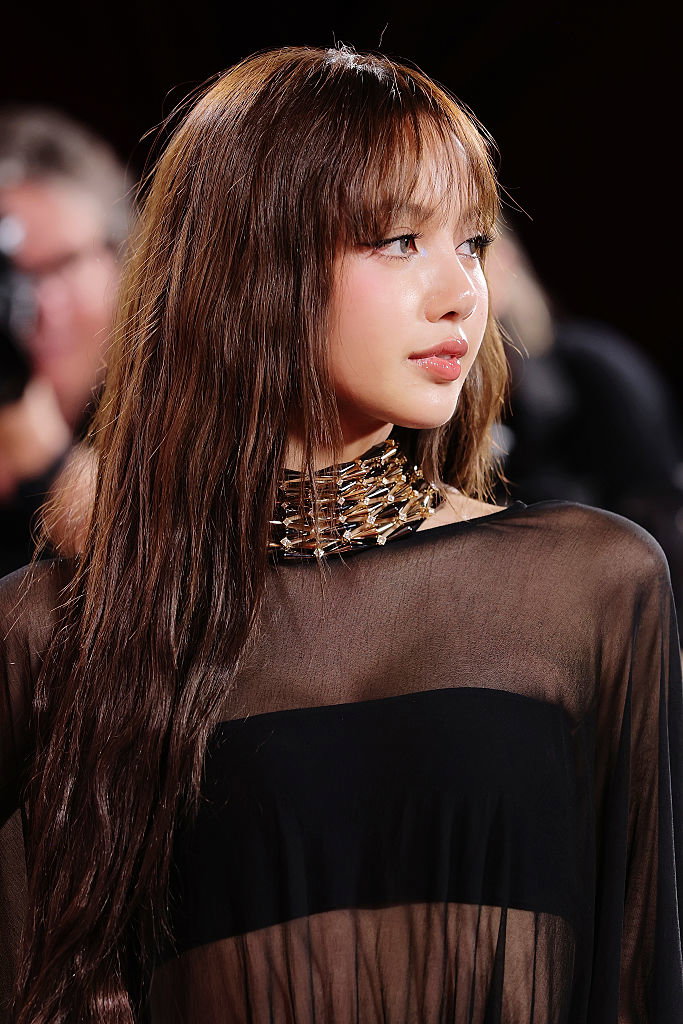 Lalisa setzt ebenfalls auf den Trend "Effortless Hair".