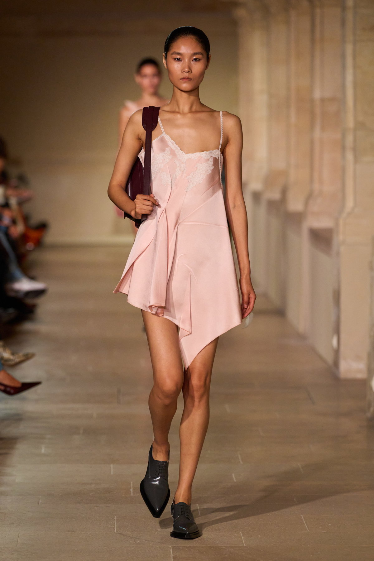 Das macht Lingerie-Kleider zum Must-have 2026