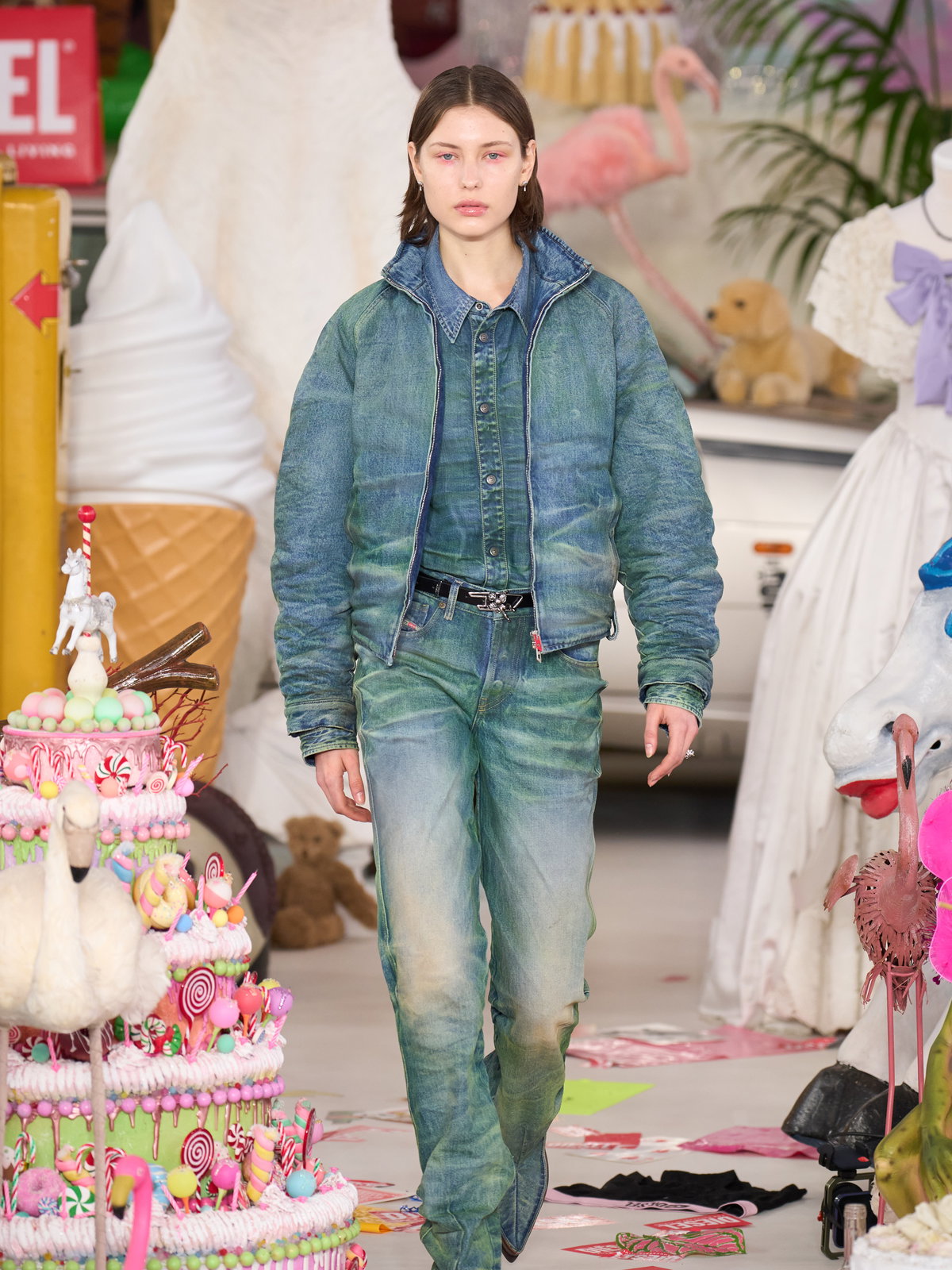 Mailand Fashion Week 2026: Warum wir jetzt alle "Baked Jeans" tragen – laut Diesel