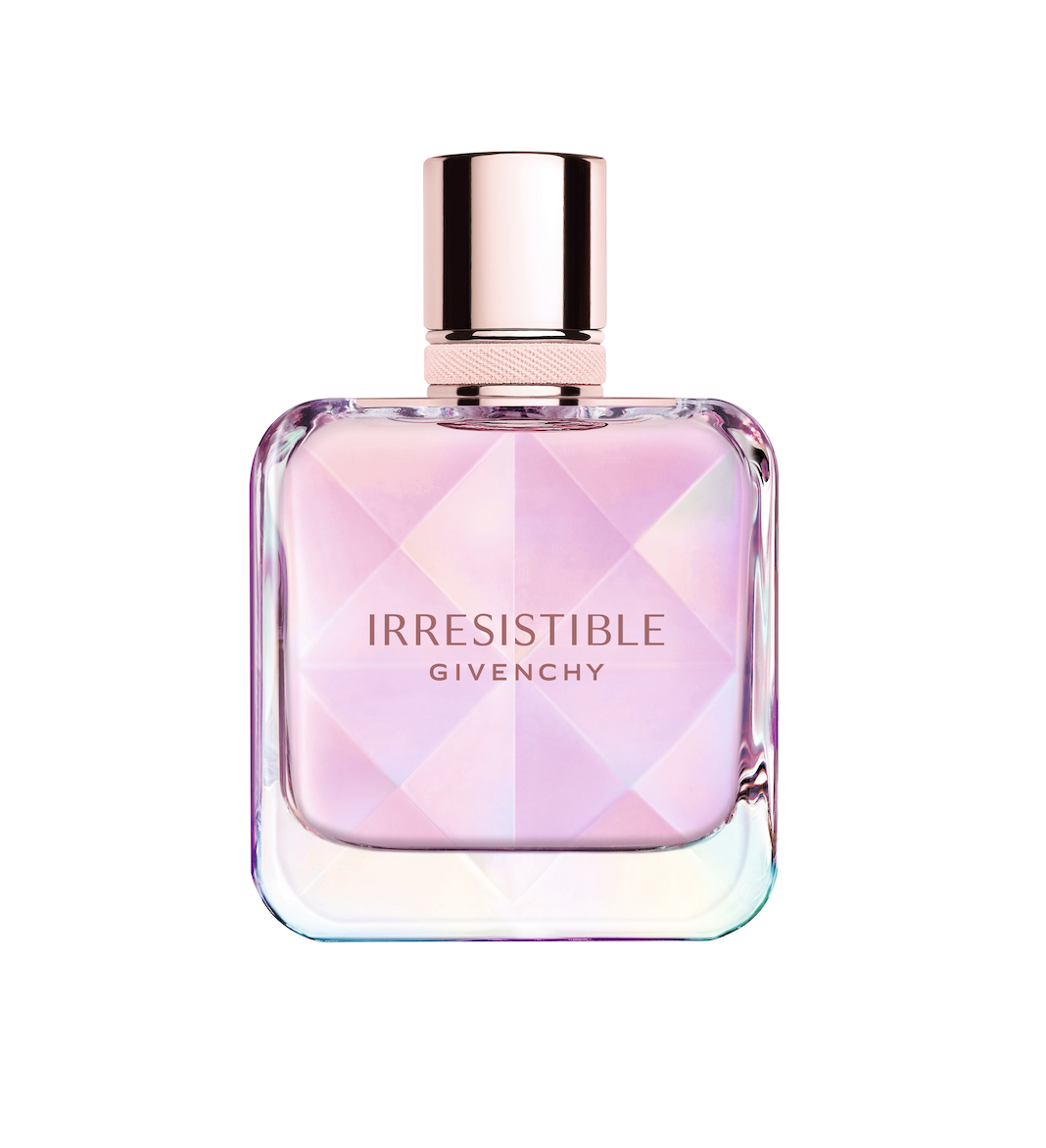 Mit dem Irresistible Eau de Parfum Nectar präsentiert Givenchy eine besonders intensive und strahlende Interpretation der ikonischen Rosennote, die durch eine überraschende Kopfnote aus spritziger Birne und Ambrette ergänzt wird. Die Komposition verbindet florale Eleganz mit einer süßen, fast schon honigartigen Wärme, die dem Duft eine moderne und extrem verführerische Tiefe verleiht. In dem wunderschön facettierten Flakon ist dieser Duft ein luxuriöses Geschenk für alle, die ihre Lebensfreude und Weiblichkeit mit einer kraftvollen Sillage unterstreichen möchten.