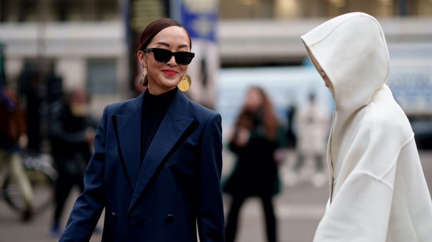 Navyblau ist das neue Schwarz: So elegant wirkt es im Winter