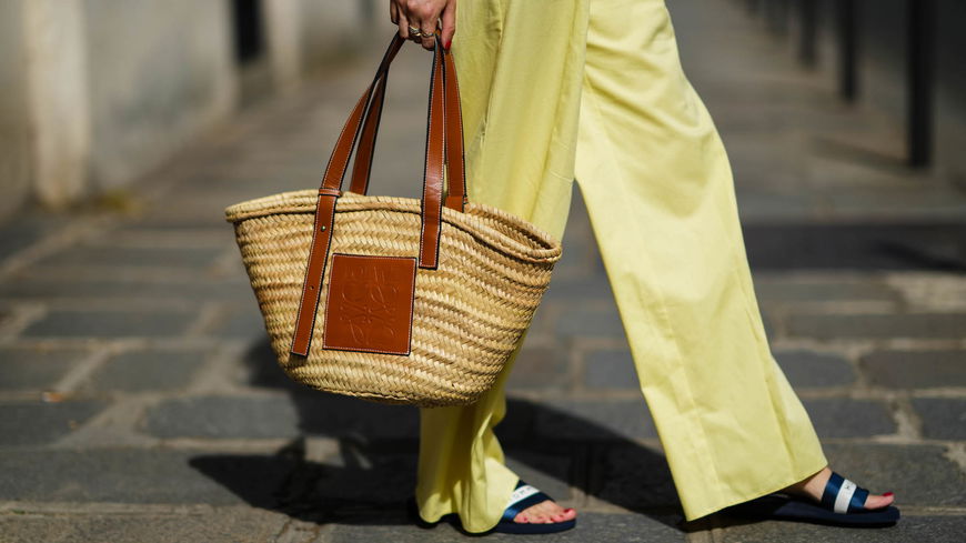 Taschen aus Bast: Diese Pieces sind im Frühjahr/Sommer 2026 super angesagt