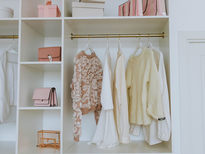 Ein gut sortierter Kleiderschrank