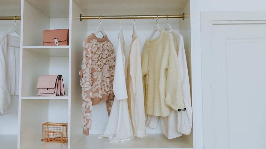 Die perfekte Capsule Wardrobe Frühling/Sommer: Minimalistisch, stilvoll, zeitlos