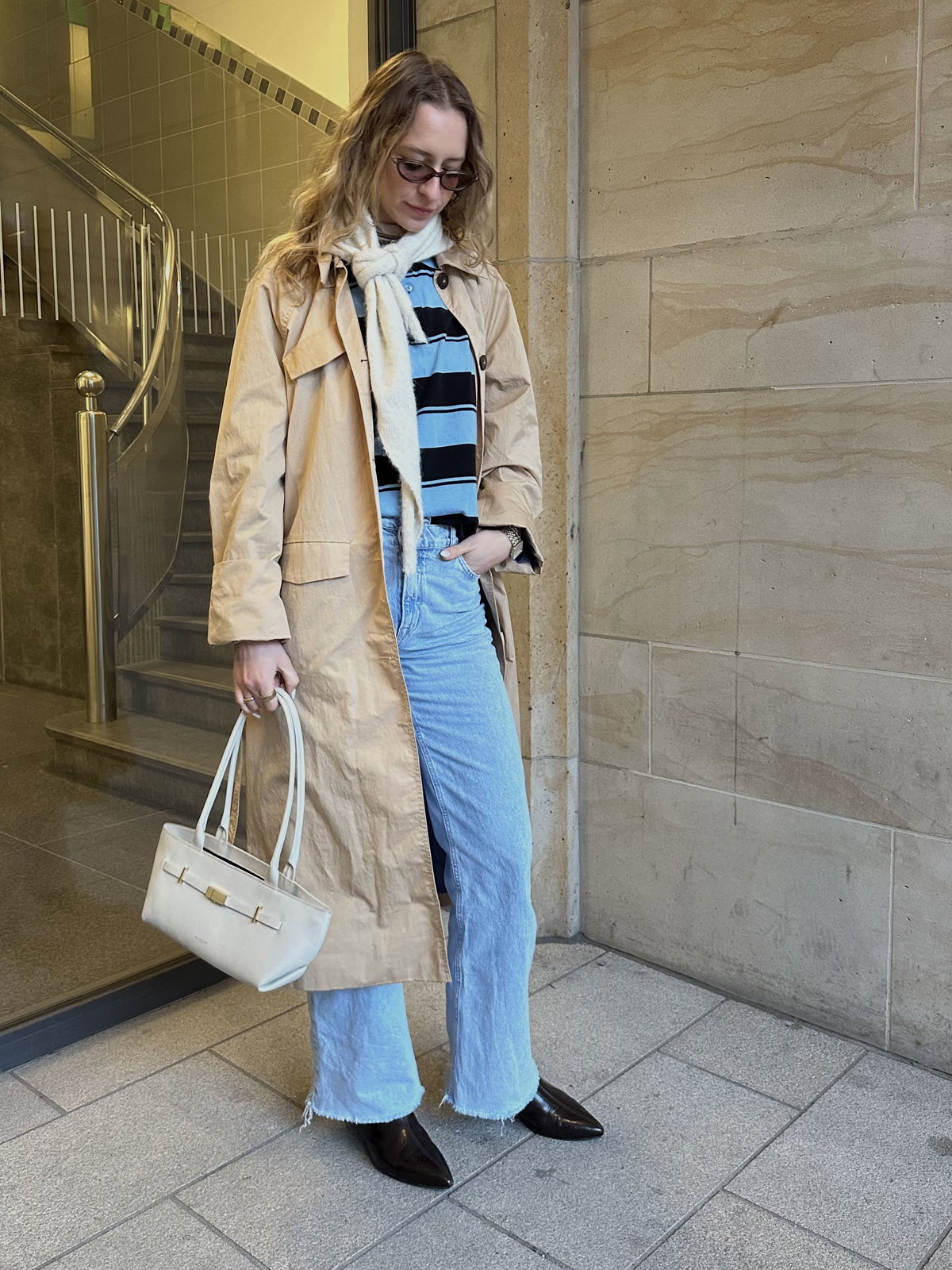 Jenny Fleischhauer, Head of Fashon von Grazia Online, in einem Outfit von Baum & Pferdgarten
