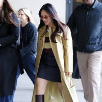 "Bridgerton"-Star Yerin Ha trägt diese Trend-Tasche von Longchamp im Frühling 2026