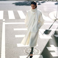 Ein neuer Mango-Mantel verpasst euch im Frühling 2026 Rich Girl-Vibes