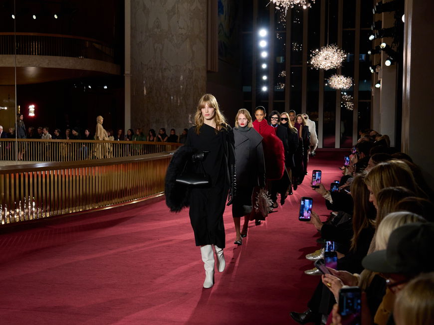 Michael Kors zeigt uns in New York 5 neue Mode-Trends für Herbst/Winter 2026/2027