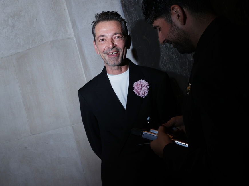 Versace ernennt Pieter Mulier zum neuen Chefdesigner