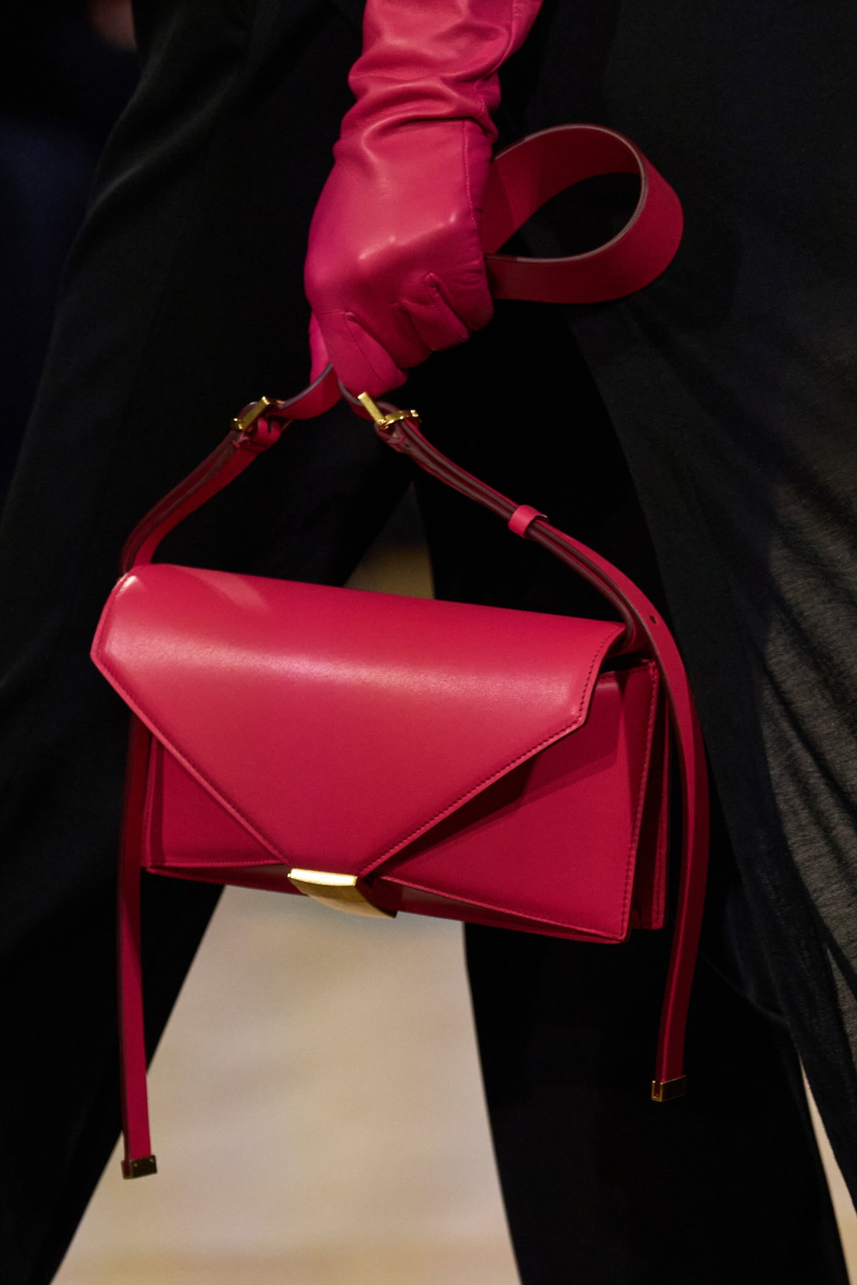 Rote Taschen werden 2026 zum Luxus-Symbol