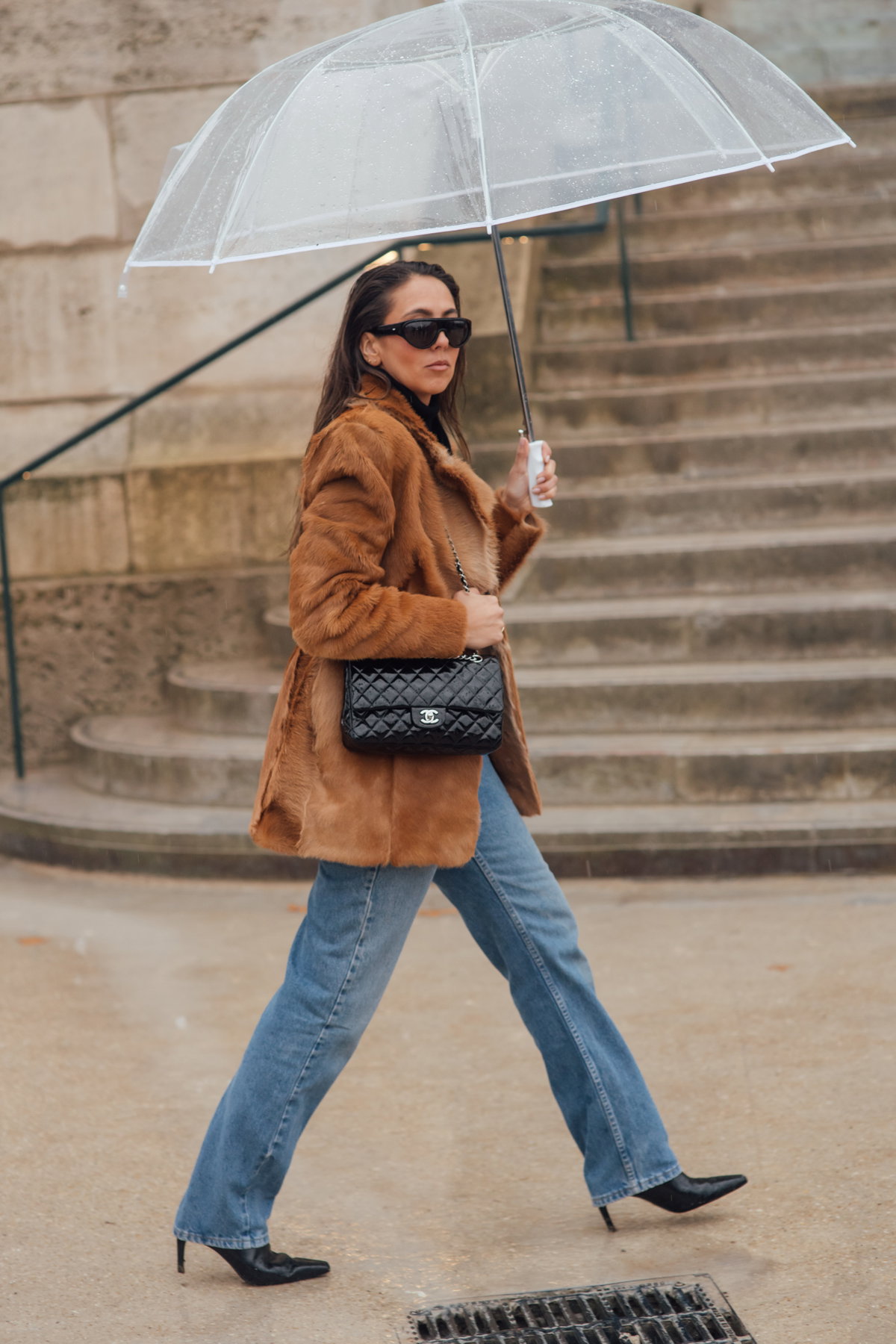 Straight Leg Jeans kombinieren: So funktioniert es