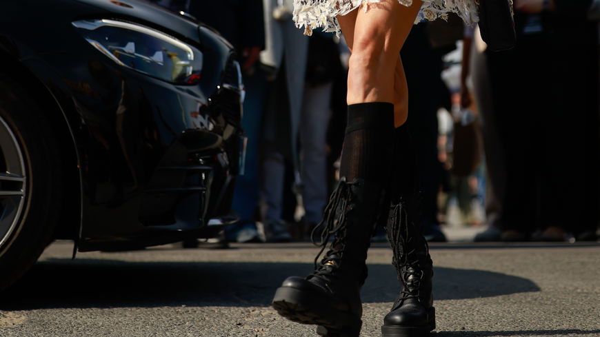 Besser als Stiefel mit Absatz: Dieses Modell schmeichelt deinen Beinen