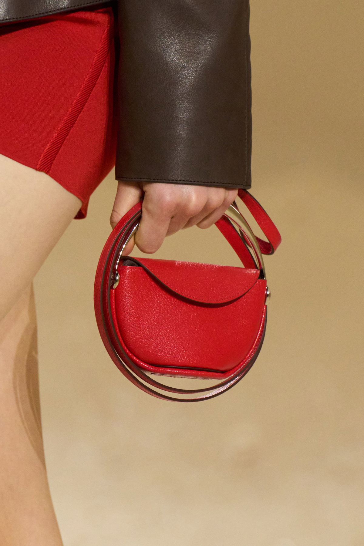 Die roten It-Bags von DeMellier will im Frühjahr 2026 jedes Fashion Girl