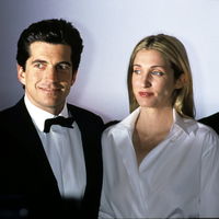Carolyn Bessette-Kennedy: Die Sézane-Sandaletten sind 2026 perfekt für den 90s Minimalismus