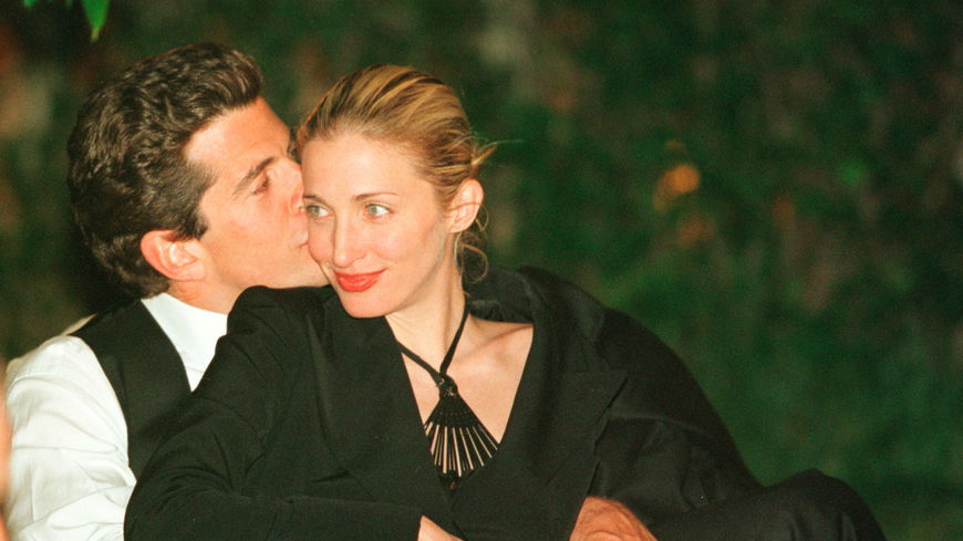 Dieses Parfum trug Carolyn Bessette-Kennedy damals – und so duftet es