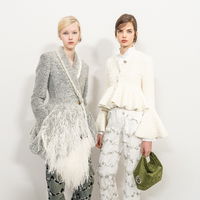 Frisuren-Trend 2026: Dior präsentiert in Paris den "Messy Seitenscheitel" – und wir lieben ihn