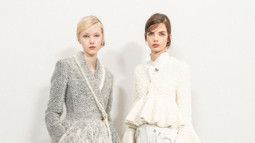 Frisuren-Trend 2026: Dior präsentiert in Paris den "Messy Seitenscheitel" – und wir lieben ihn
