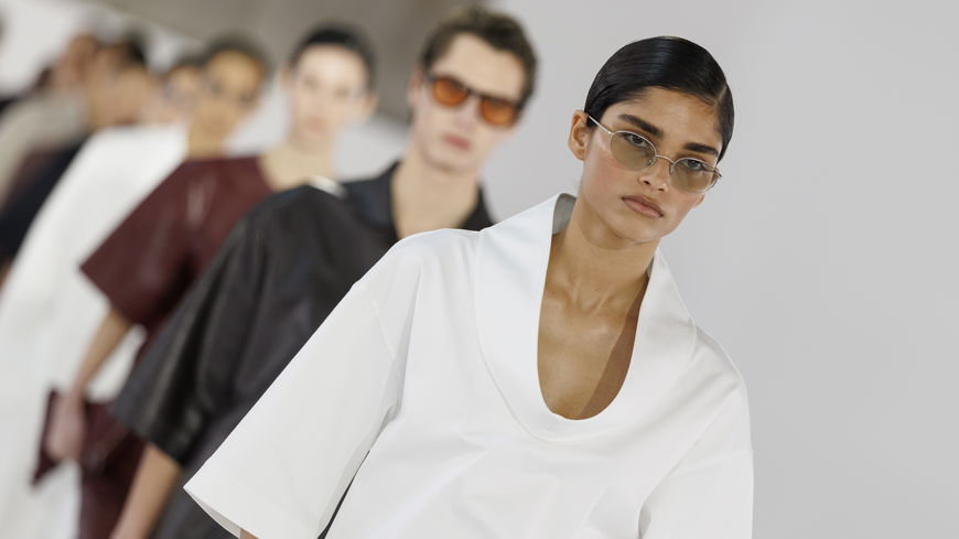 COS präsentiert in Seoul die schönsten Mode-Trends im 90s Minimalismus