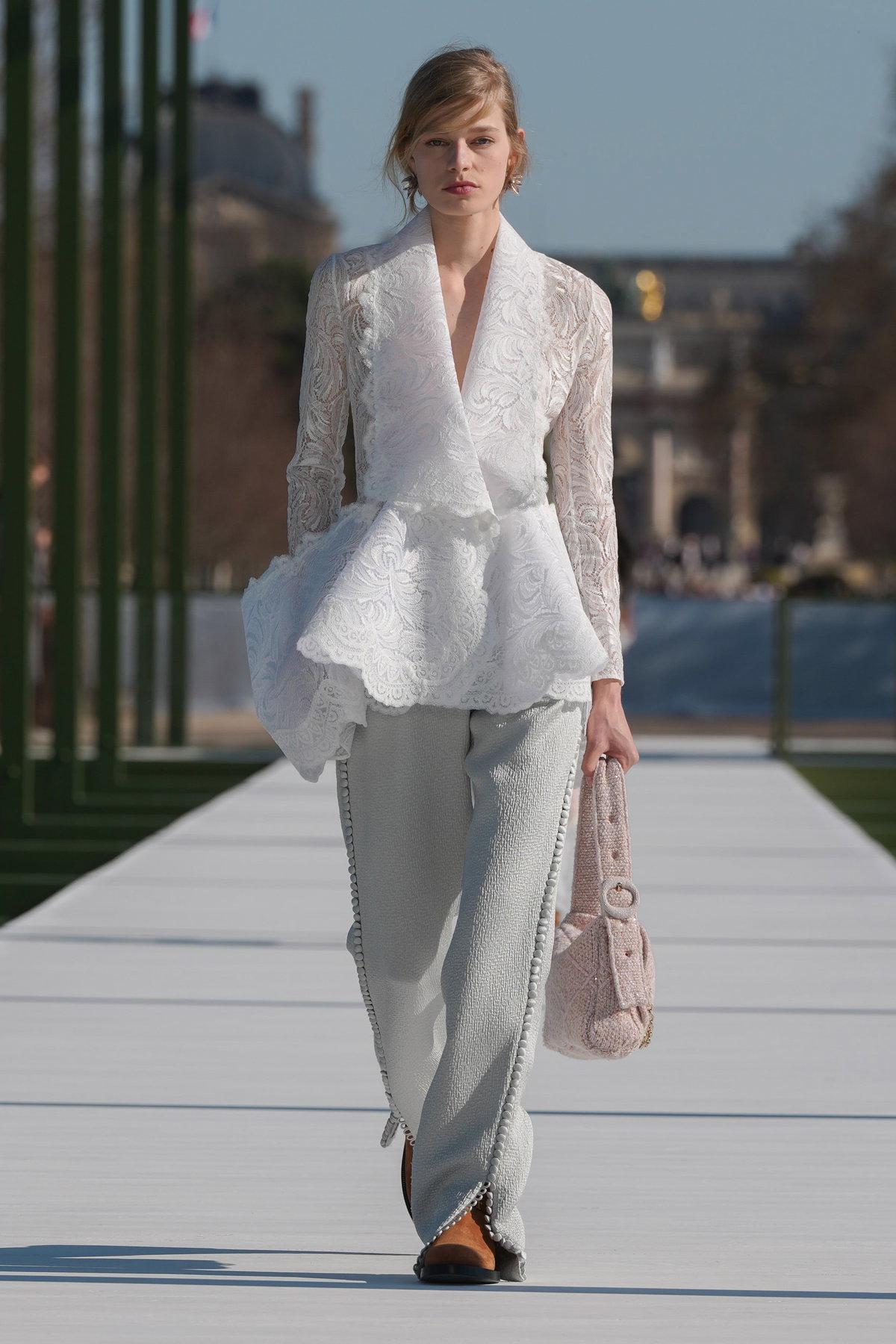 Dieses eine Mode-Detail sorgt laut Jonathan Anderson bei Dior für ultimative Eleganz