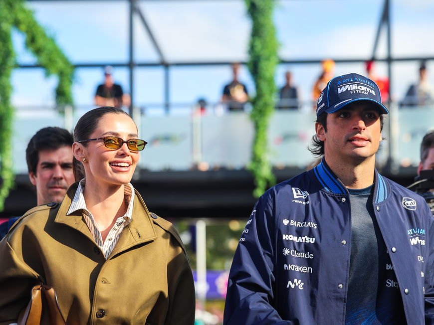 Die F1-Girls lieben die It-Brand! 3 Teile für ihren Quiet Luxury-Look im Frühling 2026
