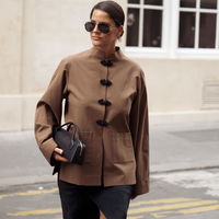 Die Mandarin Jacke ist diesen Herbst Trend – und so stylen wir ihn