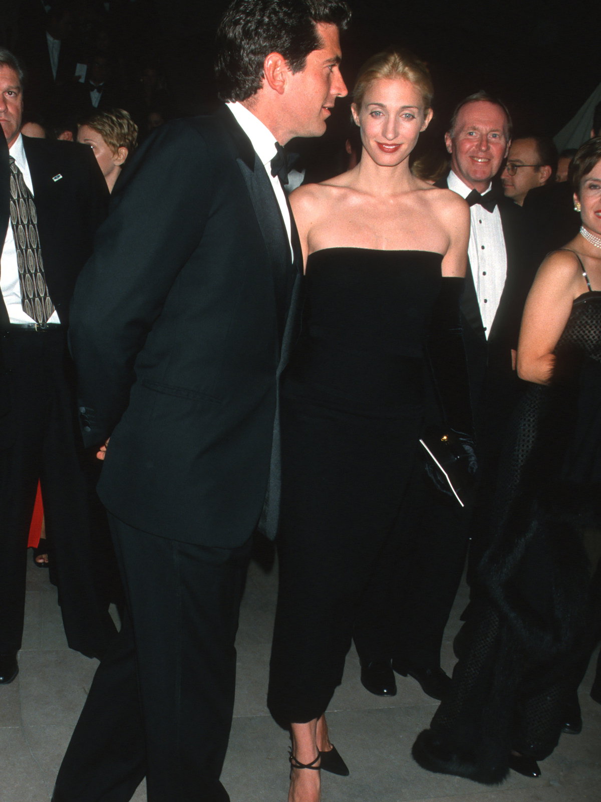 Carolyn Bessette-Kennedy: 3 Looks der Ikone im 90s New York-Stil zum Nachstylen