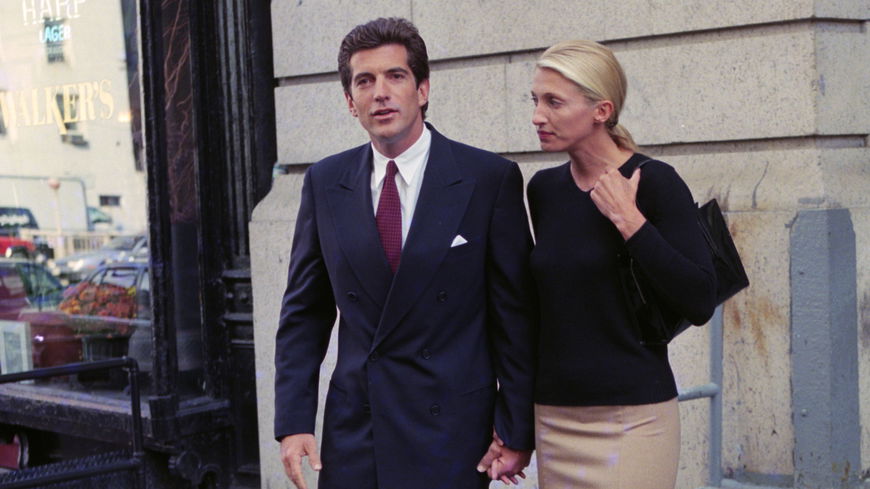 Carolyn Bessette-Kennedy: 9 Teile braucht ihr für den 90s Style