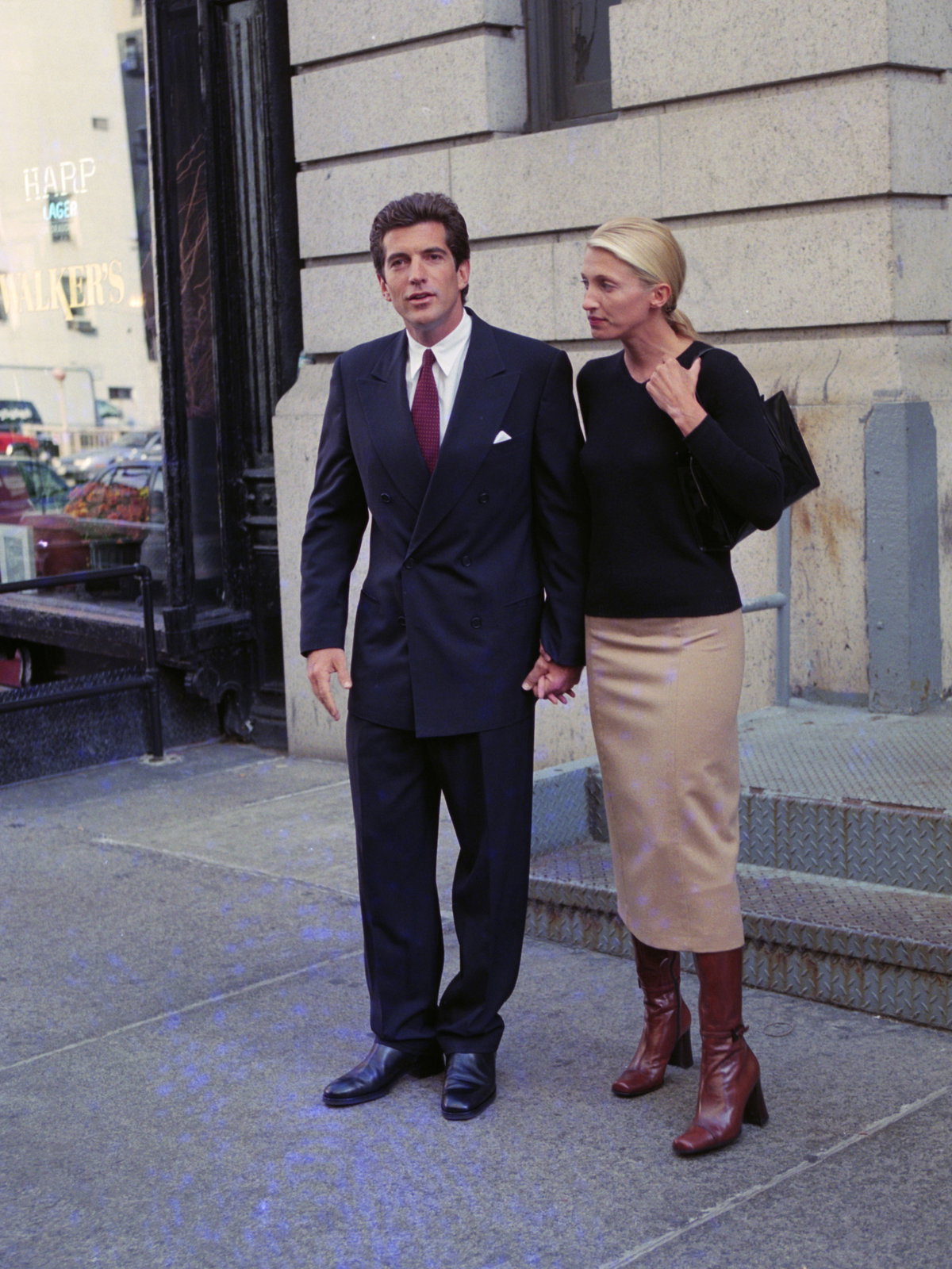 Carolyn Bessette-Kennedy: 3 Looks der Ikone im 90s New York-Stil zum Nachstylen
