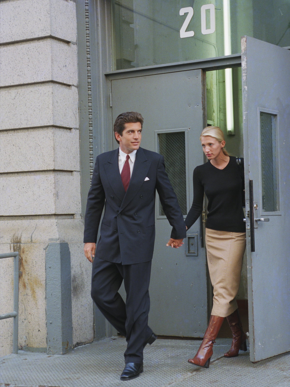 Carolyn Bessette-Kennedy: 9 Teile der Ikone im 90s New York-Stil zum Nachstylen