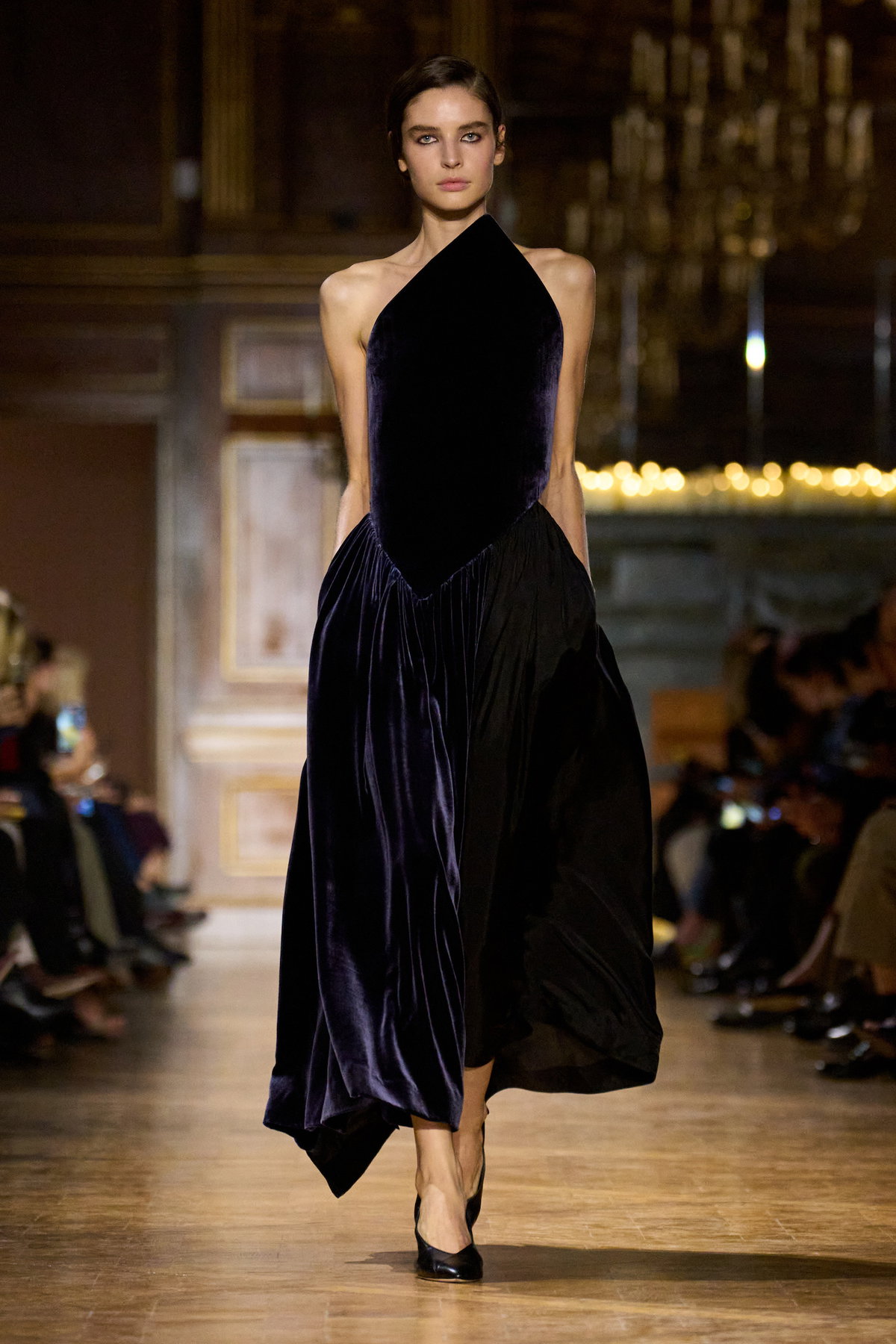 Victoria Beckham: Von Neutrals zu Jewel Tones
