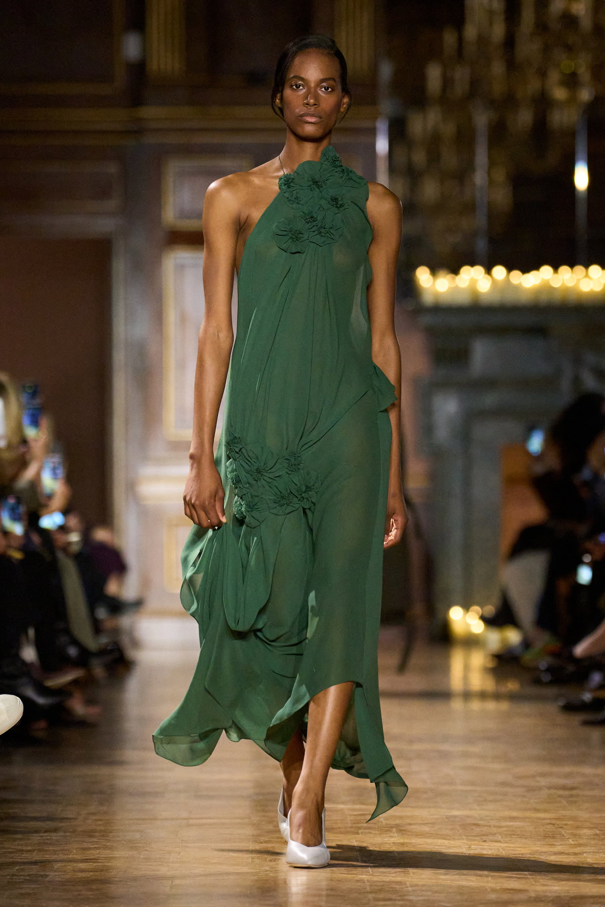Victoria Beckham: Von Neutrals zu Jewel Tones
