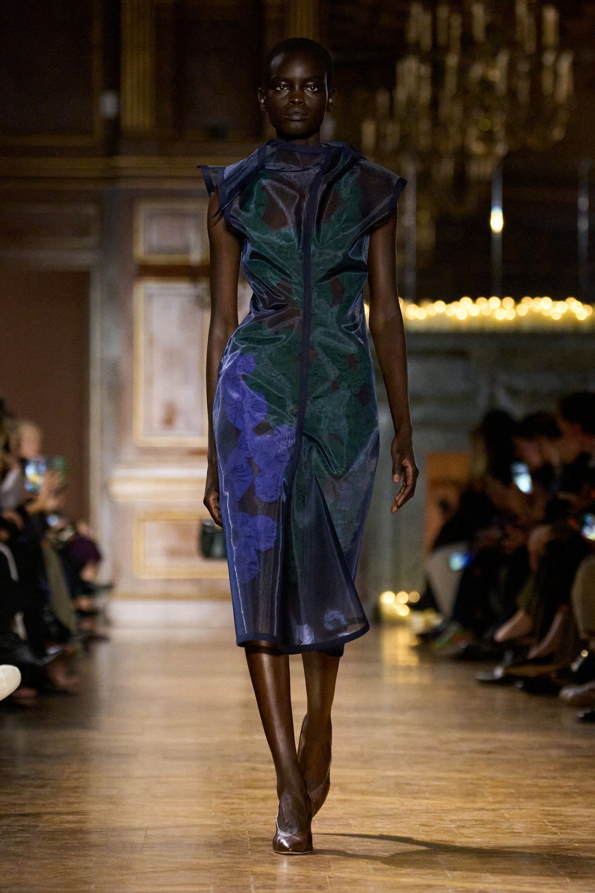 Victoria Beckham: Von Neutrals zu Jewel Tones