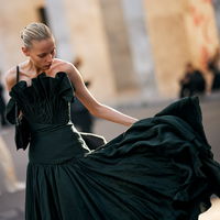 Darf man auf einer Hochzeit ein schwarzes Kleid tragen?