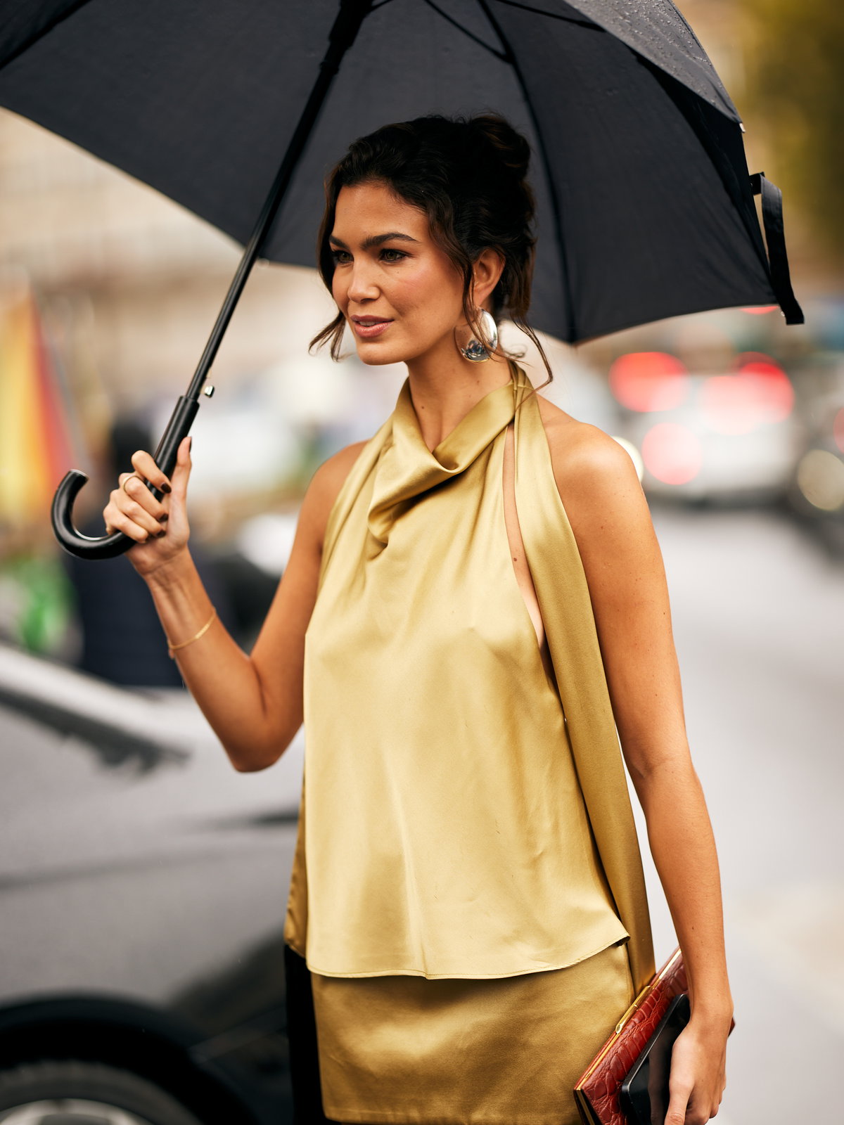 Mode-Trends 2026: Diese 5 Oberteile sind im Sommer in – und diese out
