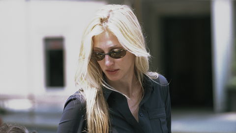 3 Sonnenbrillen, mit denen 2026 der 90s Minimalismus von Carolyn Bessette-Kennedy gelingt