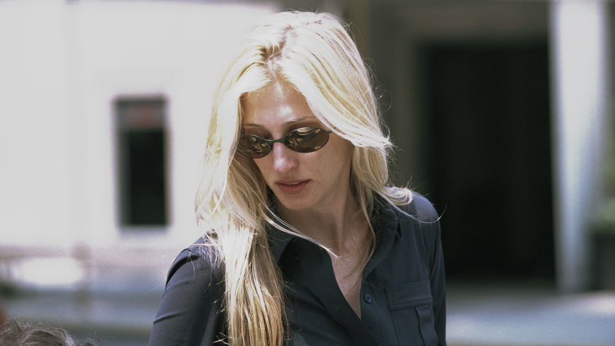 3 Sonnenbrillen, mit denen 2026 der 90s Minimalismus von Carolyn Bessette-Kennedy gelingt