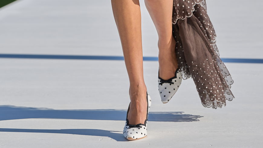 In diesem Muster sind Sandalen, Pumps und Co. im Sommer 2026 Trend