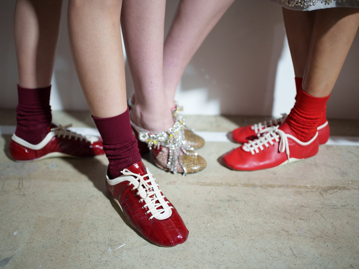 Sneaker-Trends 2026 Die 3 Farben sind im Frühling in – und diese out