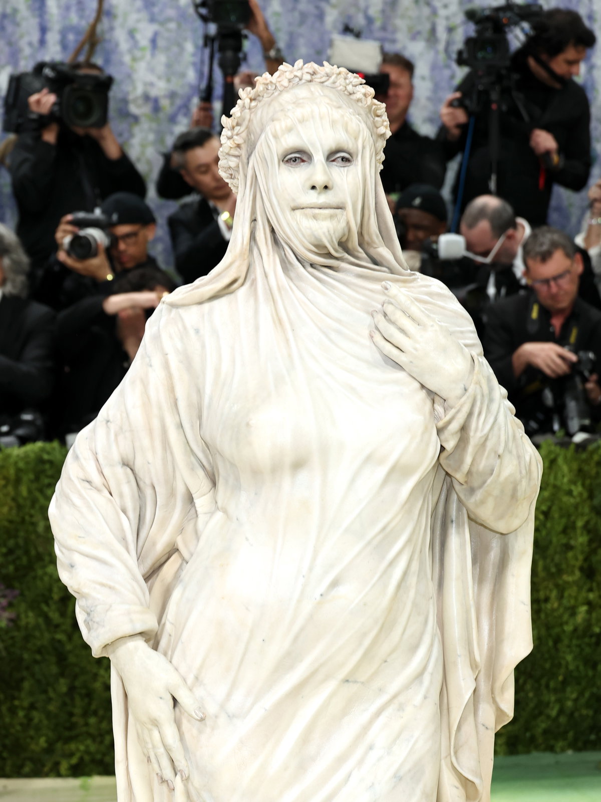 Heidi Klum wird zur Statue und trifft das Motto der Met Gala 2026 damit am besten