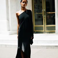 Ein H&M-Maxi-Kleid ist 2026 eleganter als das Kleine Schwarze