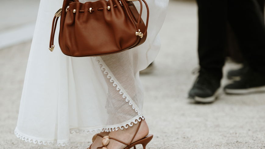Laut Französinnen: Das sind die besten 5 Sandalen-Trends 2026