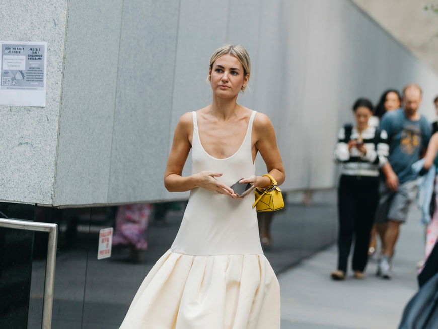 Sommer-Kleider 2026: Dieses lange Modell von ZARA tragen wir zu jedem Anlass