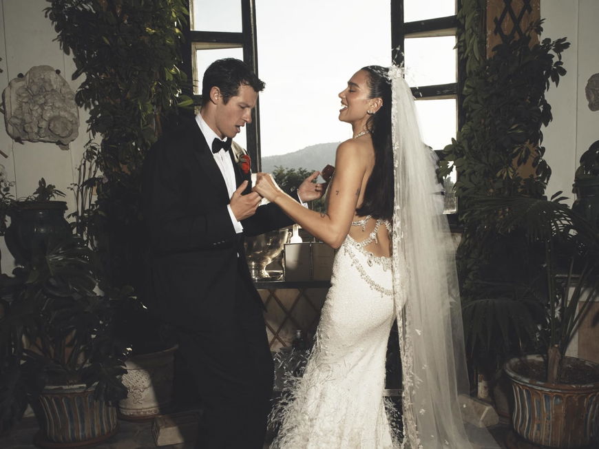 Dua Lipas Chanel-Hochzeitskleid setzt Braut-Trend 2026